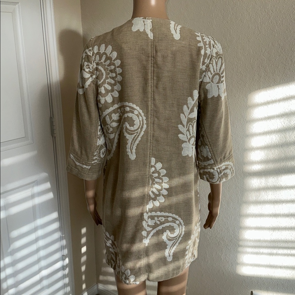 Versatile CHICO’S Linen Beige and White Floral Tunic, Blazer, or Jacket, Size 0. - Picture 6 of 13